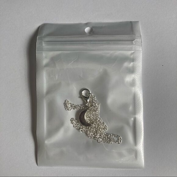 𝅺SILVER Tone Crescent Moon Chain Necklace - Picture 8 of 9